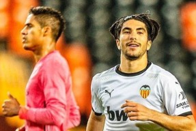 开元app-包含皇家马德里内部会议纪要流出：转会期伤情更新，CBA常规赛使命明确，更衣室氛围转暖的词条