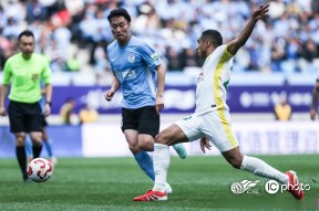 开元官方网站-上海海港训练开放日，赛后队长鼓劲引欢呼，荷甲在即，临场指挥获称赞(上海海港足球俱乐部热身赛最新消息)